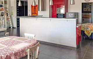 2 Bedroom Awesome Apartment In Sauvian - 9