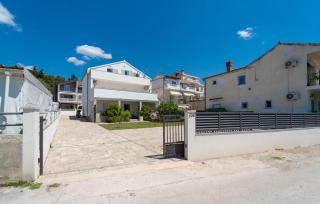 Stunning Apartment In Turanj With Wifi - 3