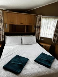12 Field Views - 2 Bedrooms 2 bathrooms - 1 shower - 1 bath No sign written vans - High Hesket - 4