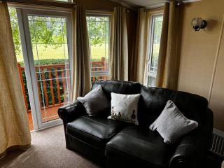 12 Field Views - 2 Bedrooms 2 bathrooms - 1 shower - 1 bath No sign written vans - High Hesket - 8