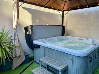 Sandcastles - moments from the beach, hot tub! - Weymouth - 8