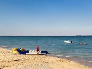 3BR Beachside Chalet Steps from Einbay Beach - 8