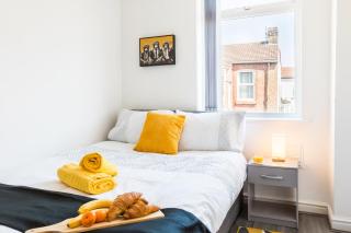 Leisure Stays with Wifi Close to Anfield, sleeps 8 - 4