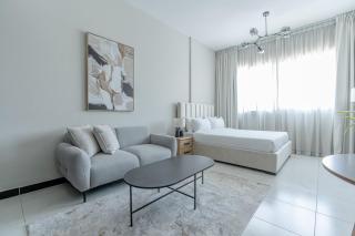 Nasma Luxury Stays - Stylish Studio Nest in JVC - 0