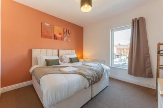 Stylish 3-Bed House in Coventry with Free Parking - Spon End - 9