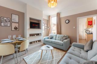 Stylish 3-Bed House in Coventry with Free Parking - Spon End - 0