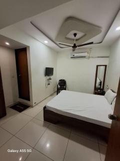 Shreeji's Hotel - Gandhinagar - 1