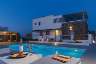 Golden Sunrise Suites in Santorini - Kamari - 0