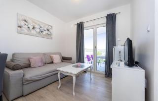 Lovely Home In Gornji Karin With Wifi - 2