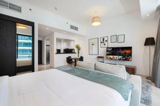 High-Floor Marina View - Balcony, Pool and Gym - 9