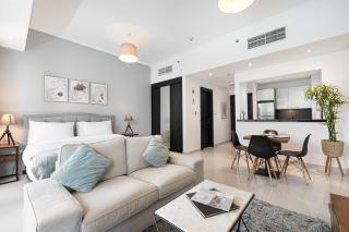 High-Floor Marina View - Balcony, Pool and Gym - 8