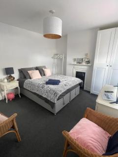 Artsy Minimalist Suite - Southend-on-Sea - 0