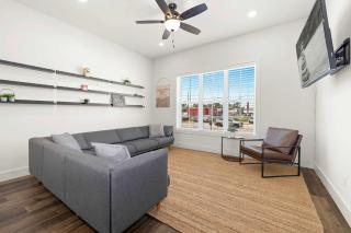 Downtown Flash-Half mi to Rogers Square-Sleeps 12 - Rogers - 0