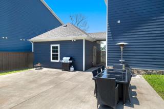 Downtown Flash-Half mi to Rogers Square-Sleeps 12 - Rogers - 7