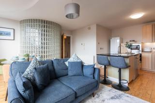 Modern Penthouse Apartment 2 Bed, 2 Bath Sleeps 6 City Centre I Long Stay - Belfast - 0