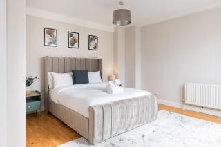 Modern Penthouse Apartment 2 Bed, 2 Bath Sleeps 6 City Centre I Long Stay - Belfast - 8