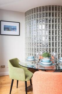 Modern Penthouse Apartment 2 Bed, 2 Bath Sleeps 6 City Centre I Long Stay - Belfast - 6