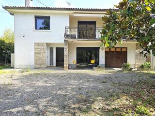 Belle villa au bord du canal - Piscine, jardin et bois -14 personnes - 6 chambres - 5 minutes de la gare - Terrasses et pergola - Parking gratuit - Montauban - 7