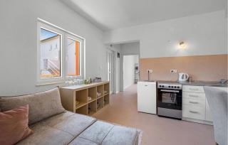 Stunning Apartment In Brodarica - 8