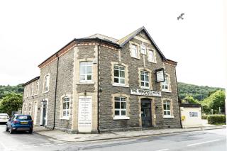 Wingfield Hotel - - 0