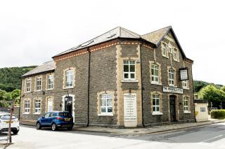 Wingfield Hotel - - 6