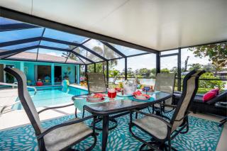 A Splash Of Water - Family-Friendly Retreat with Private Heated Pool and Lakefront View - Fort Myers - 8