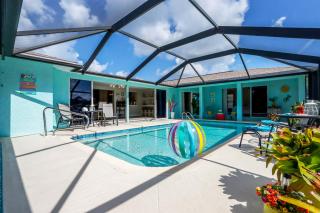 A Splash Of Water - Family-Friendly Retreat with Private Heated Pool and Lakefront View - Fort Myers - 3