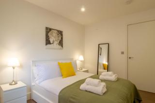 modern 2 bedroom @ Nine Elms Station B - 9