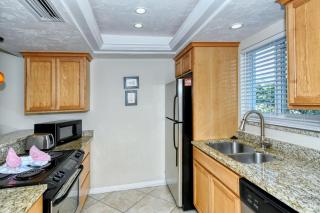 Crescent Royale 104 - 5