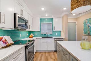 Crescent Royale Condominiums 105 - 6