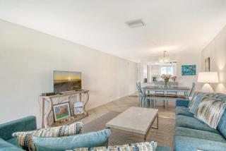 Crescent Royale Condominiums 106 - 8