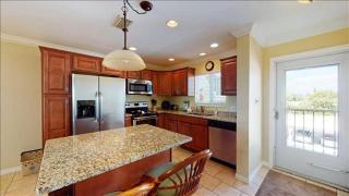 Crescent Royale 302 - 7