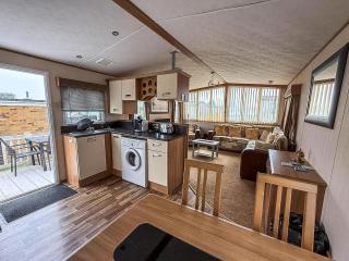 Lovely Caravan With Decking Nearby Scratby Beach In Norfolk Ref 50031J - 1