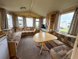 Brilliant 6 Berth Caravan Nearby Scratby Beach, Norfolk Ref 43081B - 1