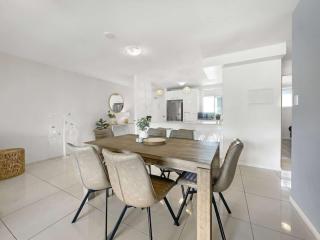 Bribie Sunset Vistas - Coastal Bliss Awaits - Bongaree - 1