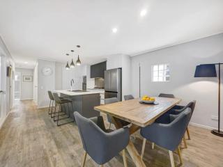 Escape to Emerald Springs - Palm Trees & Pool - Mooloolaba - 7