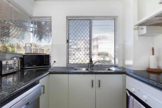 Surfside at Buddina with Direct Beach Access - Buddina - 3