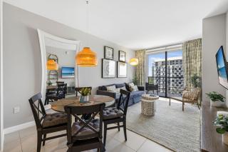 Modern Doral Condo w Free Parking - 7