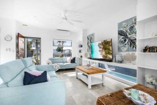 Luxury Living with Heated Pool in Birtinya - Kawana Waters - 5