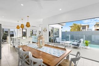 Luxury Living with Heated Pool in Birtinya - Kawana Waters - 7
