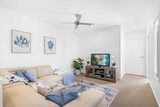 Luxury Living with Heated Pool in Birtinya - Kawana Waters - 6