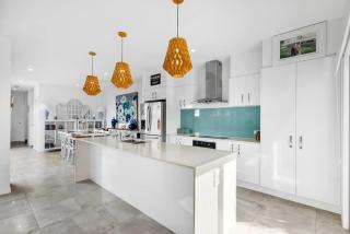 Luxury Living with Heated Pool in Birtinya - Kawana Waters - 2