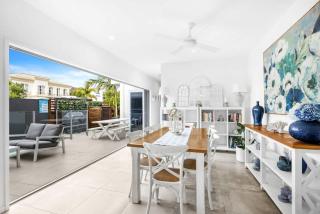 Luxury Living with Heated Pool in Birtinya - Kawana Waters - 1