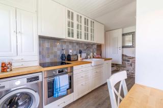 Balcony and Terrace with View and 15min to Interlaken - 5