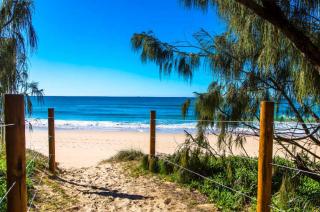 Funky Beachfront House Opposite Kawana Surf Club - Buddina - 7