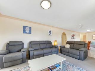 Explore Bribie Island from Spacious Adjacent Units - 2