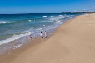 Bluebird Villa - 3min Stroll to Bokarina Beach - - 2