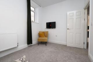 Modern2Bed, Wi-Fi, Dining for 6 - Skewen - 9