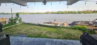 Lovely loft on the water, with free parking - 7