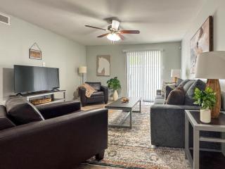 Your Baton Rouge Home Base! Spacious 2BR Apartment - 3